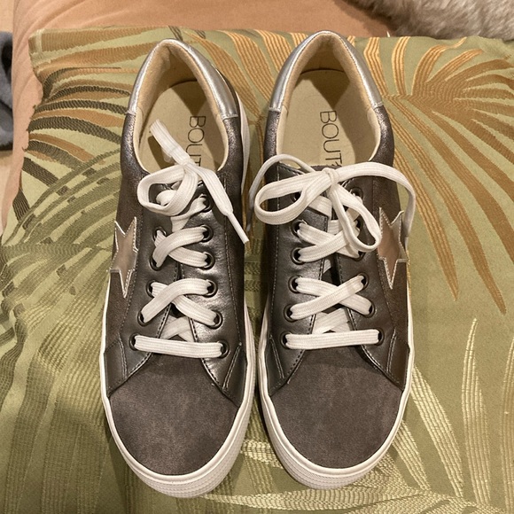 Boutique by Corkys pewter silver grey sneakers with silver star size 7 - Picture 3 of 13